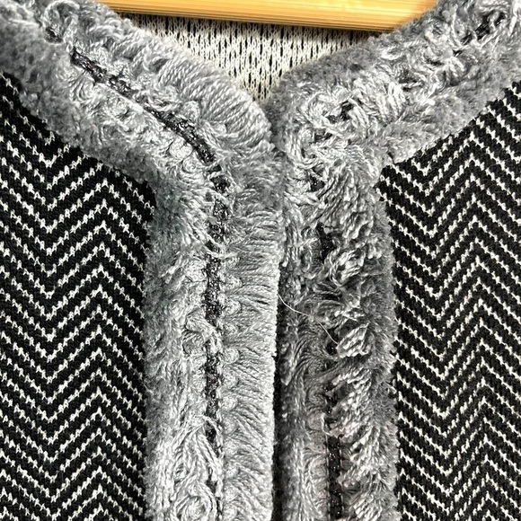 Emme Marella Herringbone Tweed Cropped Jacket w/ Fringe Trim, Black/Grey, Size M - Picture 4 of 11